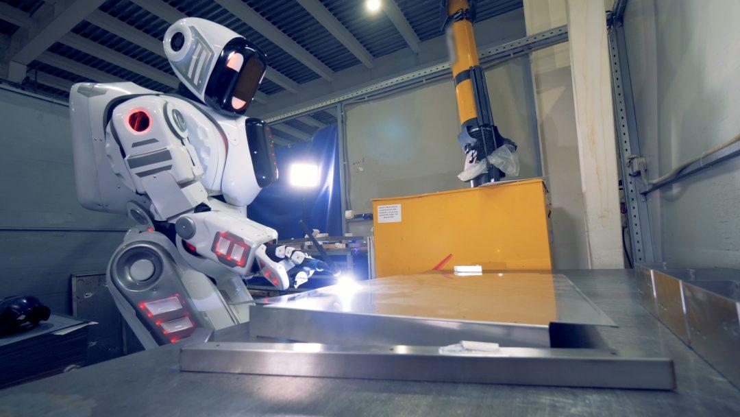 В Израиле открылось первое в мире кадровое агентство, в котором можно нанять робота