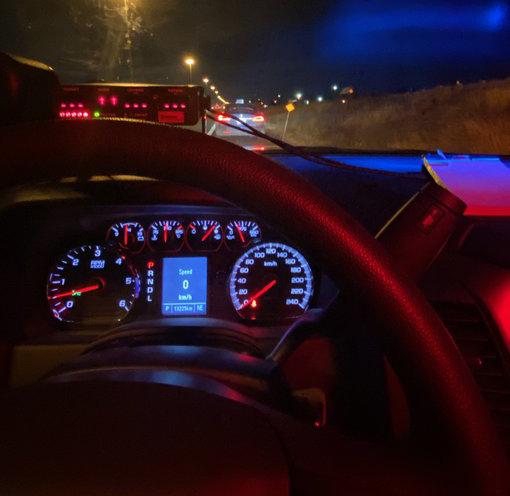 Владельца Tesla задержали за езду на большой скорости без рук