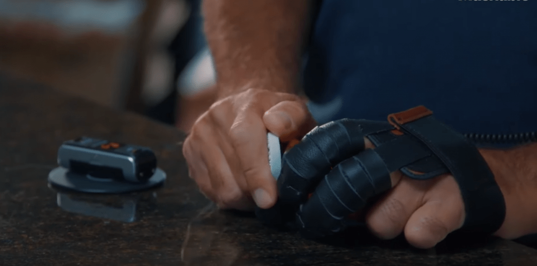 Робоперчатка для тех, у кого парализована рука 