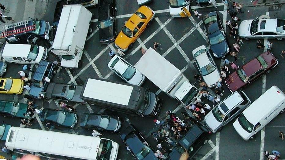 Хакеры смогут блокировать целые города с помощью умных автомобилей