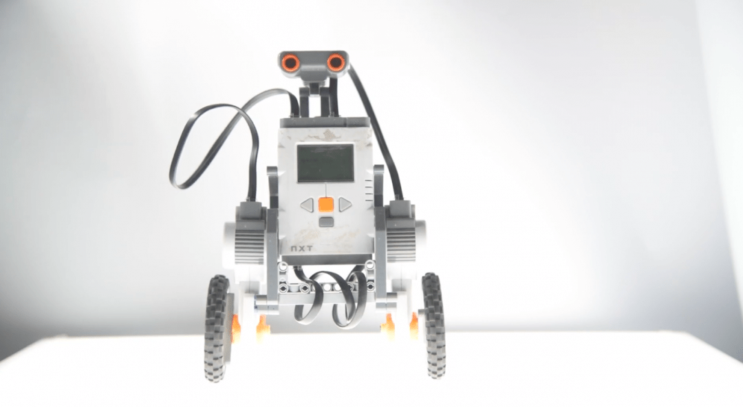 Придумали алгоритм, который учит робота ходить как человек