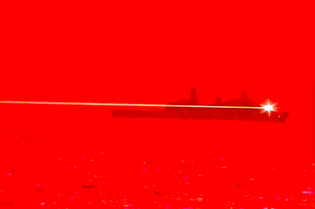 Военно-морские силы США сбивают дронов лазерами