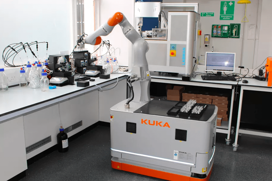 Робот-лаборант проводит исследования в тысячу раз быстрее людей
