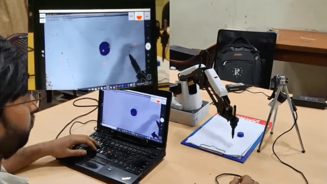 Изобрели роботизированную руку, которой можно управлять взглядом