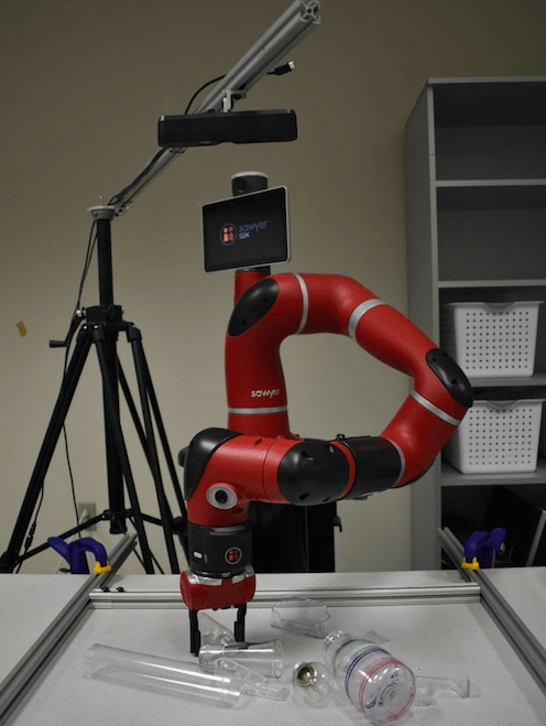 Роборуку научили взаимодействовать с блестящими и прозрачными объектами