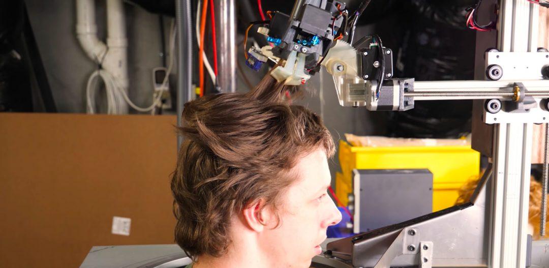 Парень сделал робота-парикмахера