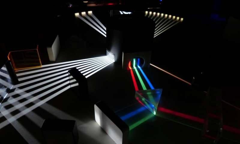 Изобрели: лазер, который не подчиняется законам преломления света