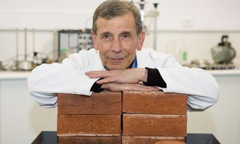 Придумали, как перерабатывать окурки в кирпичи