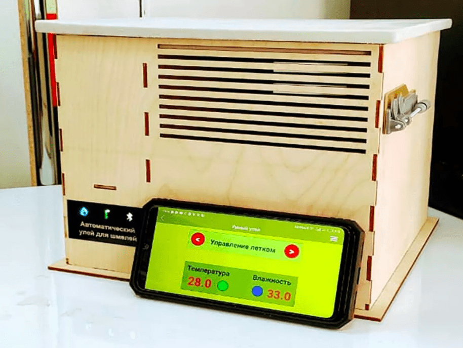 Школьник сделал улей с дистанционным управлением