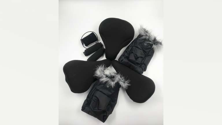 Студенты ИТМО запустили производство аксессуаров с подогревом