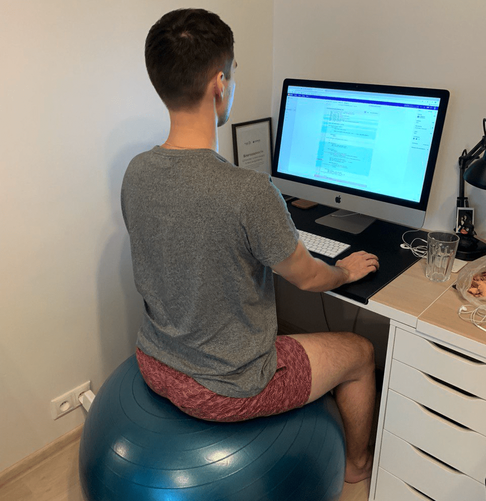 Самоорганизация: по совету массажиста дома чередую фитбол и кресло