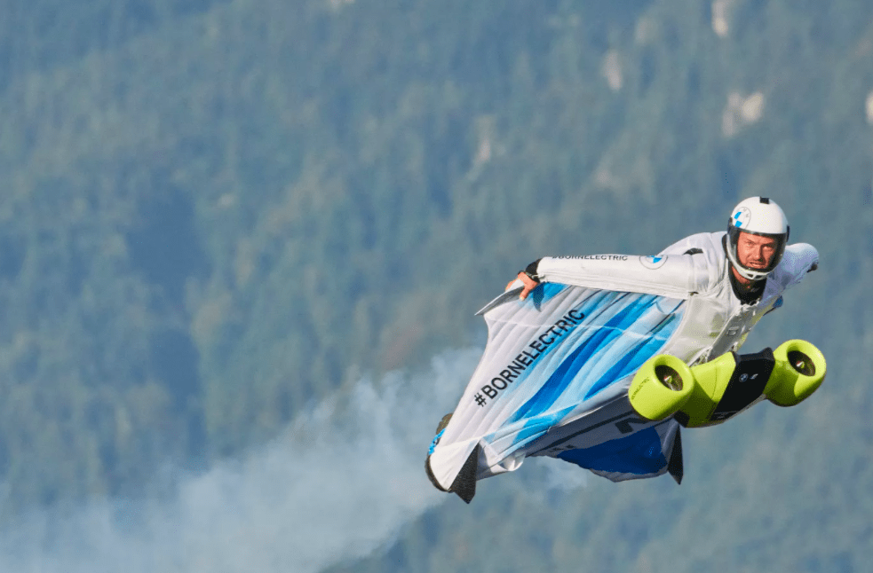 Новый электрокостюм может развивать скорость до 300 км/час