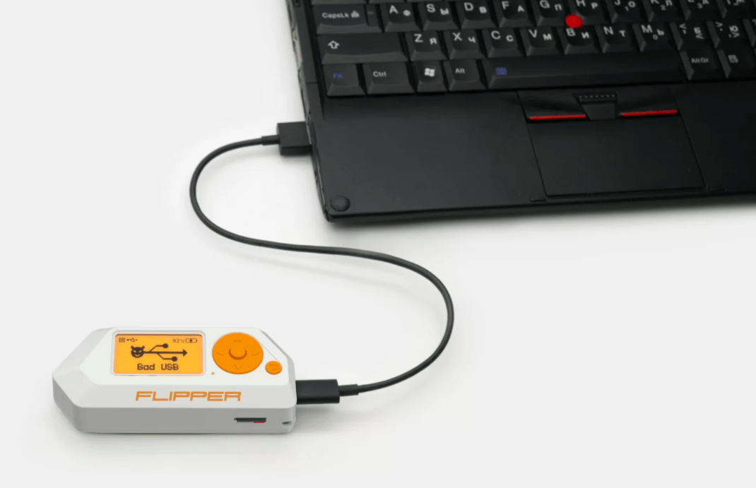 Это называется атака типа Bad USB. Есть и другие варианты — например, атака по USB через сетевой протокол