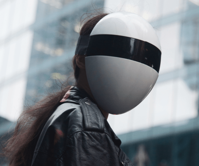 Посмотрите: маска для защиты от вирусов и видеокамер