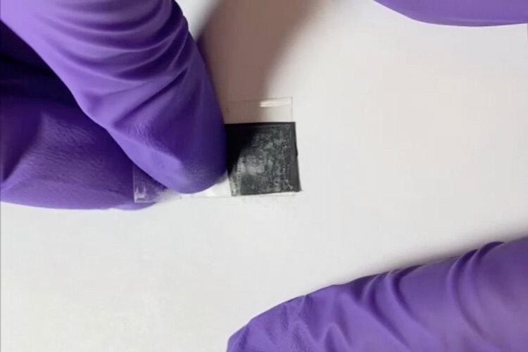 Придумали, как превращать полиэтилен в клей