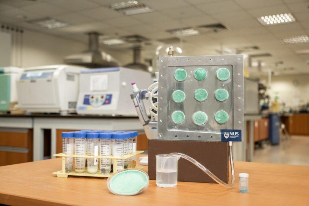 Изобрели гель, который добывает воду из воздуха