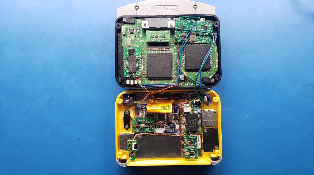 Посмотрите: карманная консоль Nintendo 64