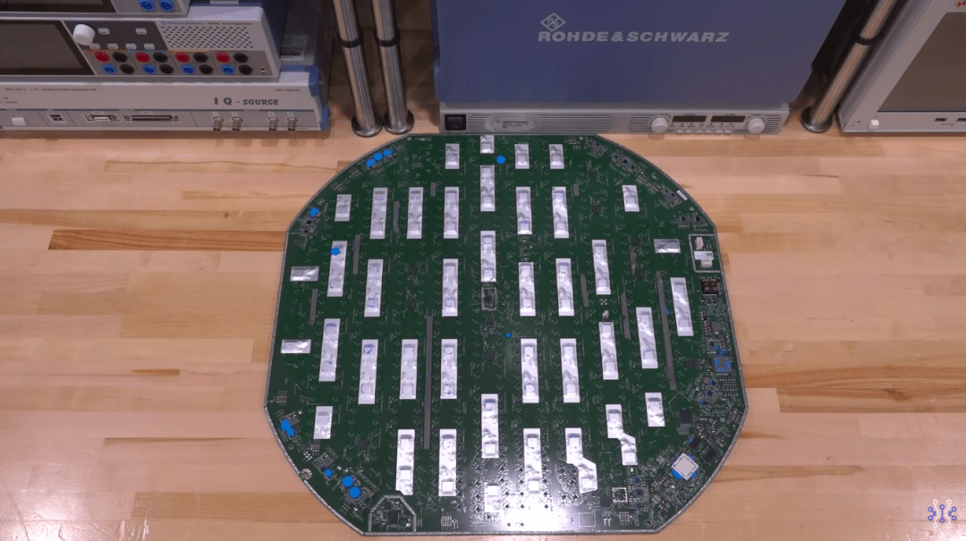 [Посмотрите] что внутри спутниковой тарелки Starlink