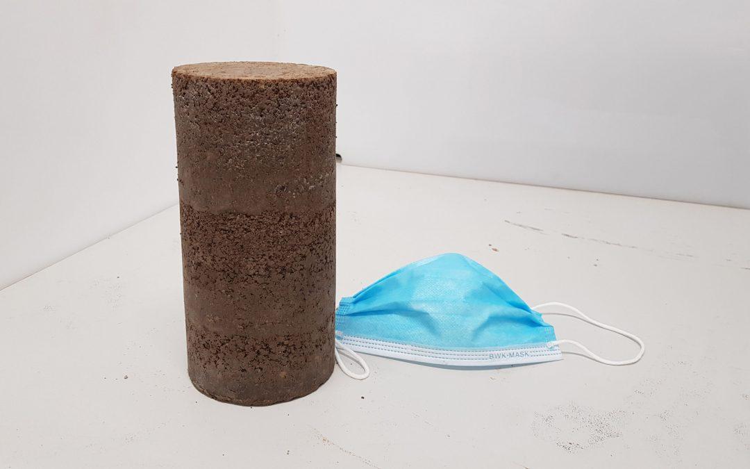 Придумали перерабатывать маски в материал для дорог