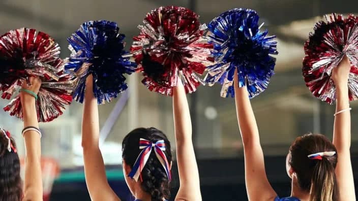 Мама чирлидерши использовала дипфейки против соперниц дочери