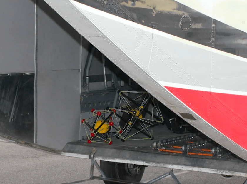 Посмотрите: этого робота сбросили с самолёта