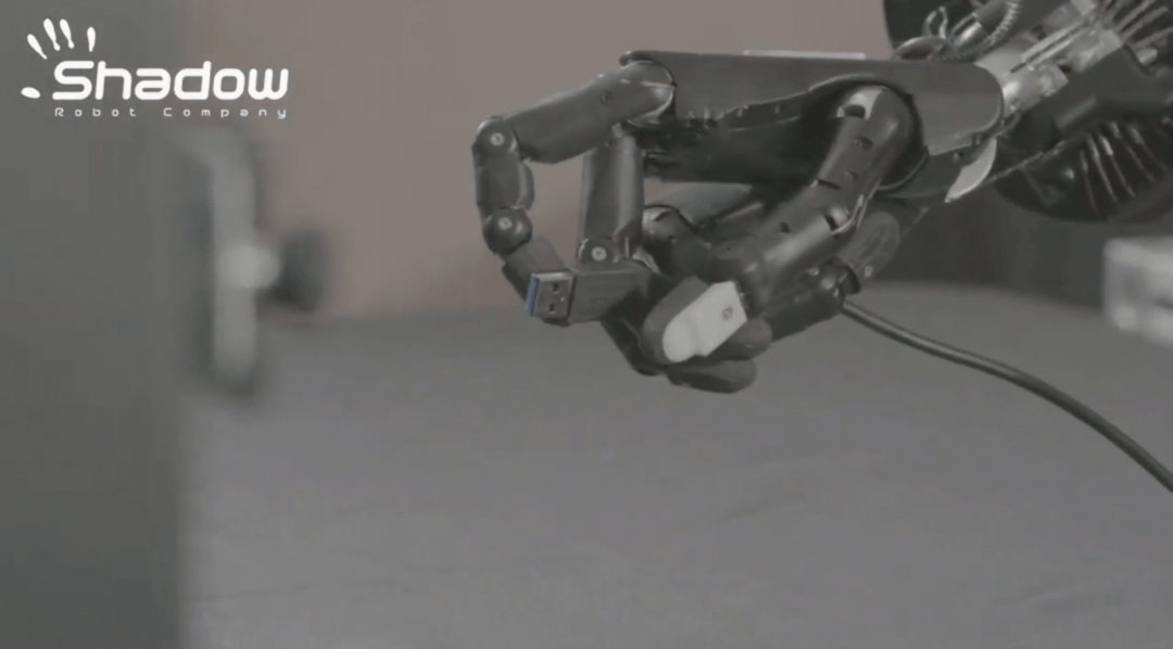 Посмотрите: роборука для удалённого выполнения работ