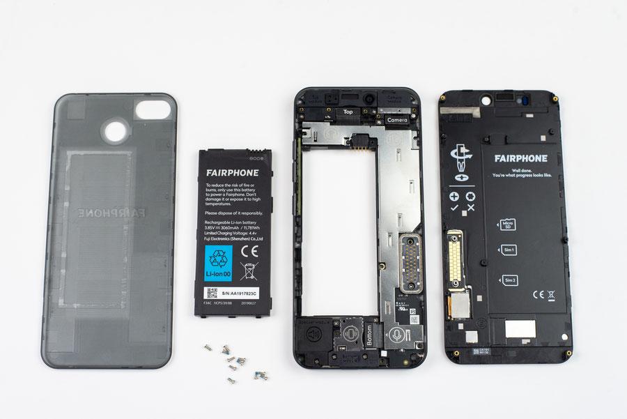 Посмотрите: робот разбирает мобильный телефон на ценные материалы