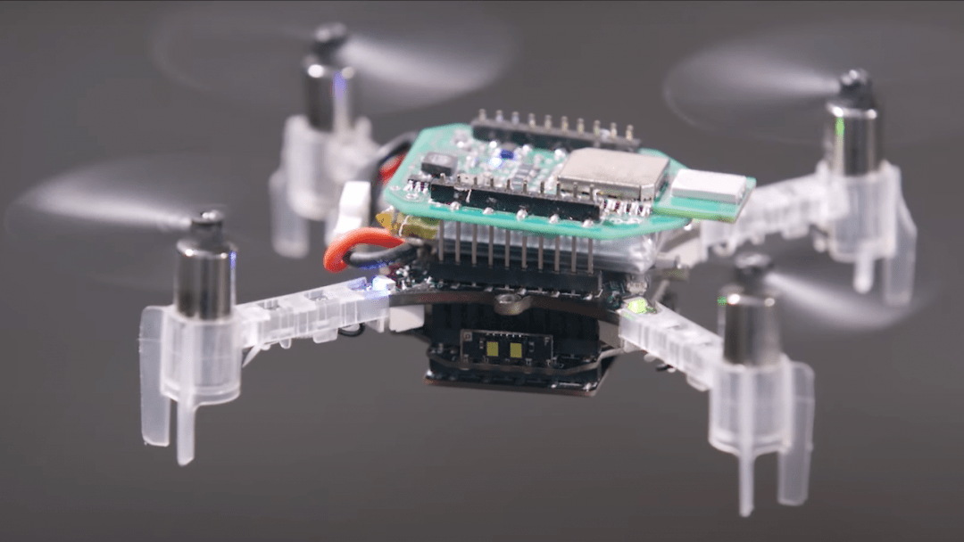 Посмотрите: рой крошечных квадрокоптеров ищет источник газа