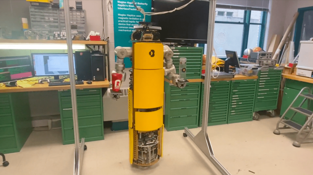 Посмотрите: робот, который не уронит ни один стакан