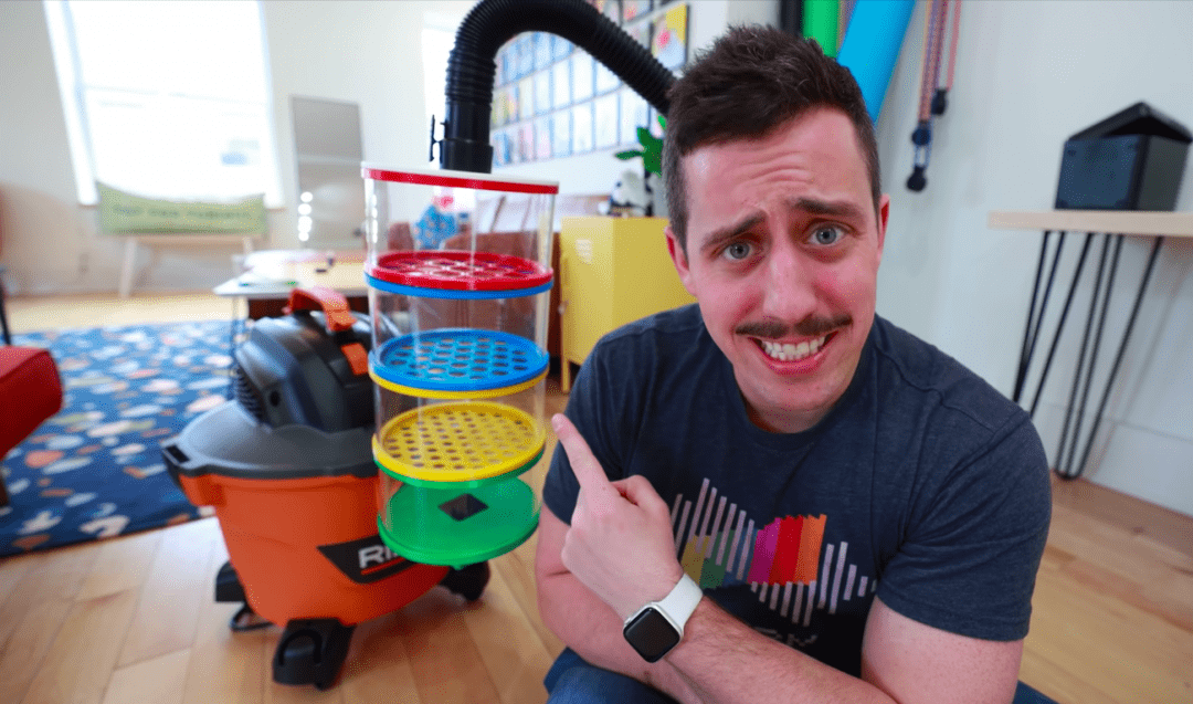 Блогер сделал насадку на пылесос для сбора и сортировки деталек Lego