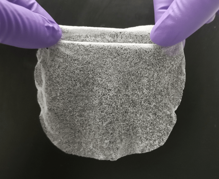 Сделали недорогую плёнку, которая собирает воду из воздуха