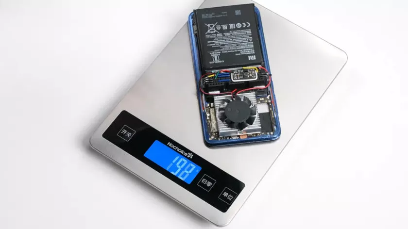 Ютубер сделал из Xiaomi Mi 9 игровой смартфон