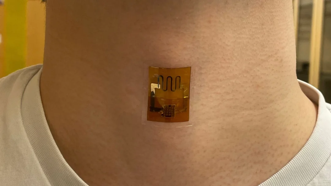 Сделали пластырь, который создаёт электричество из пота