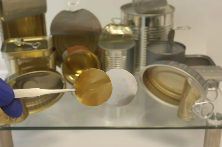 Сделали безвредную смолу из томатной выжимки для покрытия внутренней стороны банок и пищевой упаковки