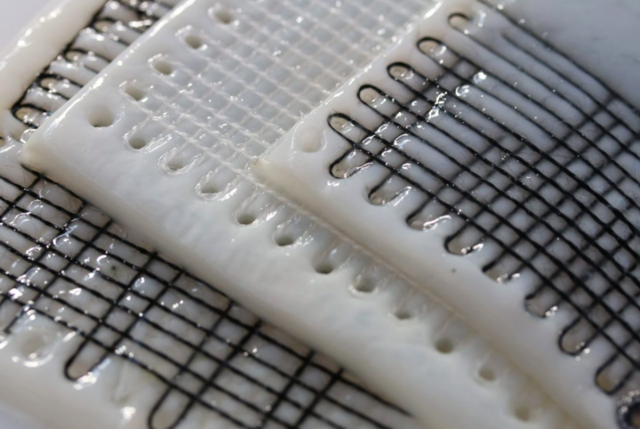 Создали бактериальный биоматериал, который может заменить искусственную кожу и синтетику из ископаемых материалов