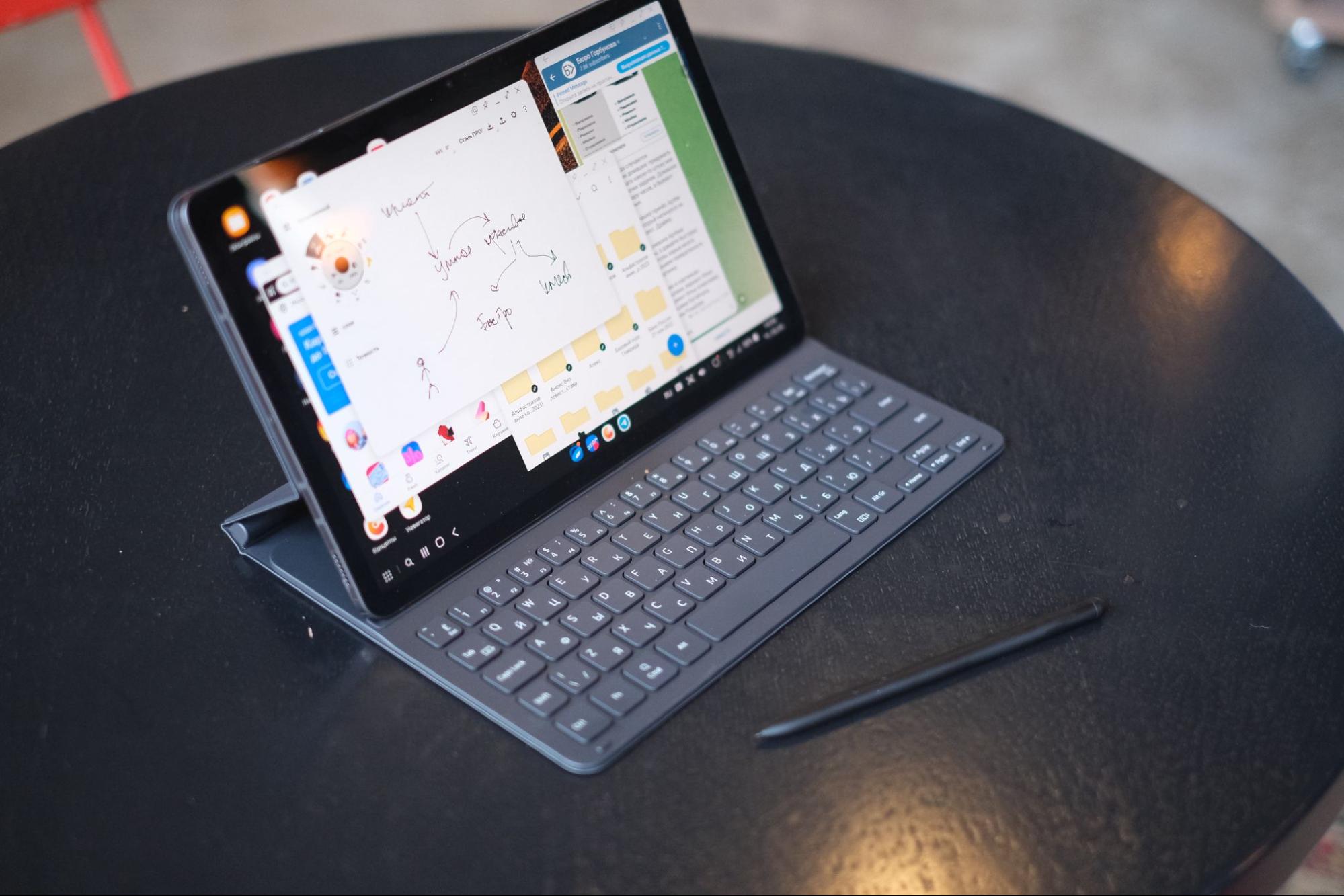 Трекпада нет, но ты этого как-то не замечаешь. Аккуратное маленькое устройство