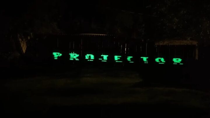 Технодурка: лазерный проектор текста, сделанный из старого жёсткого диска