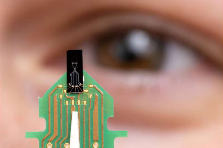 Создали искусственную ушную улитку, которая работает лучше, чем микрофон