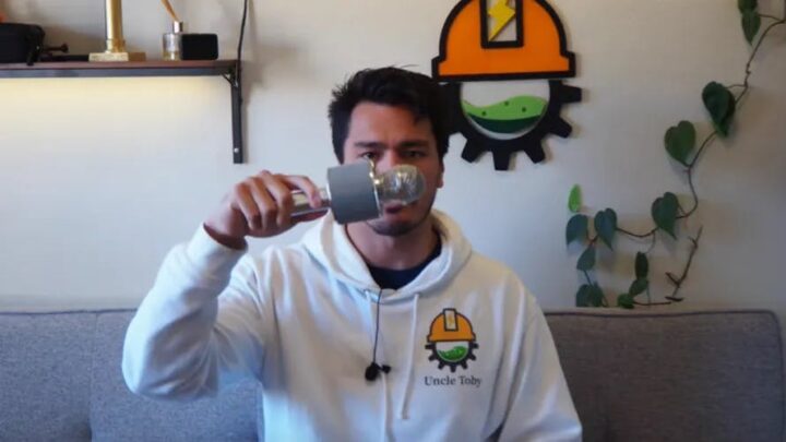 Технодурка: микрофон, который нужно уронить, чтобы завершить видеозвонок