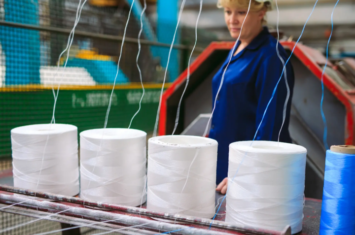 Изобрели способ производить более экологичный нейлон из бактерий и древесных отходов