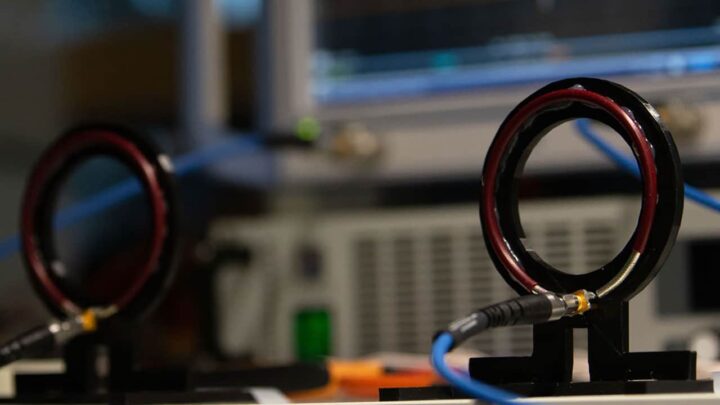 Создали технологию беспроводной передачи энергии, которая на 80% эффективнее на больших расстояниях