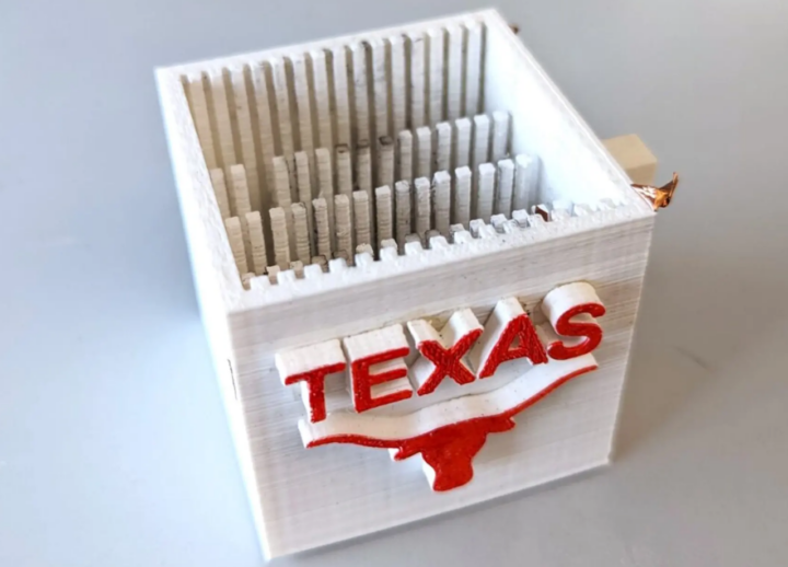 Изобрели кружку, которая убивает патогены в налитой в неё воде