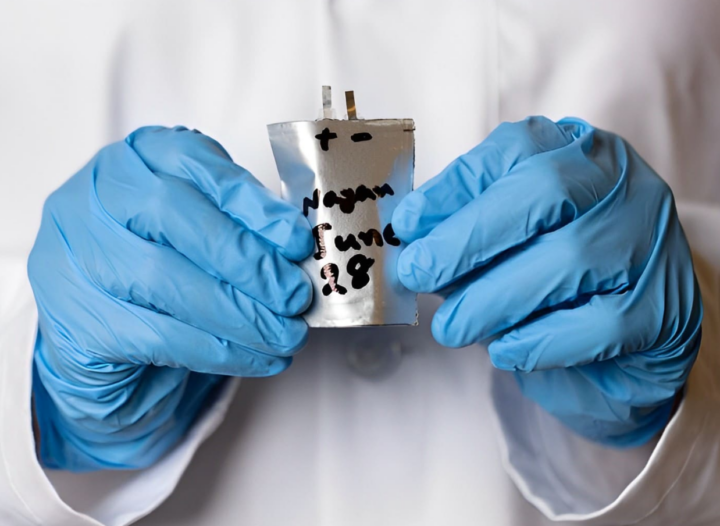 Разработали сгибаемый и полностью растяжимый литийионный аккумулятор на тканевой основе