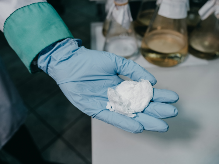 В России придумали, как создавать биоразлагаемые полимеры дёшево из отходов консервированных шпрот