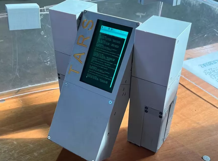 Технодурка: миниатюрный робот TARS из фильма «Интерстеллар»