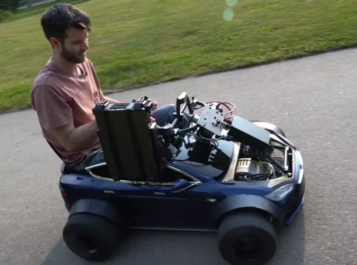 Технодурка: беспилотная мини-версия Tesla Model S