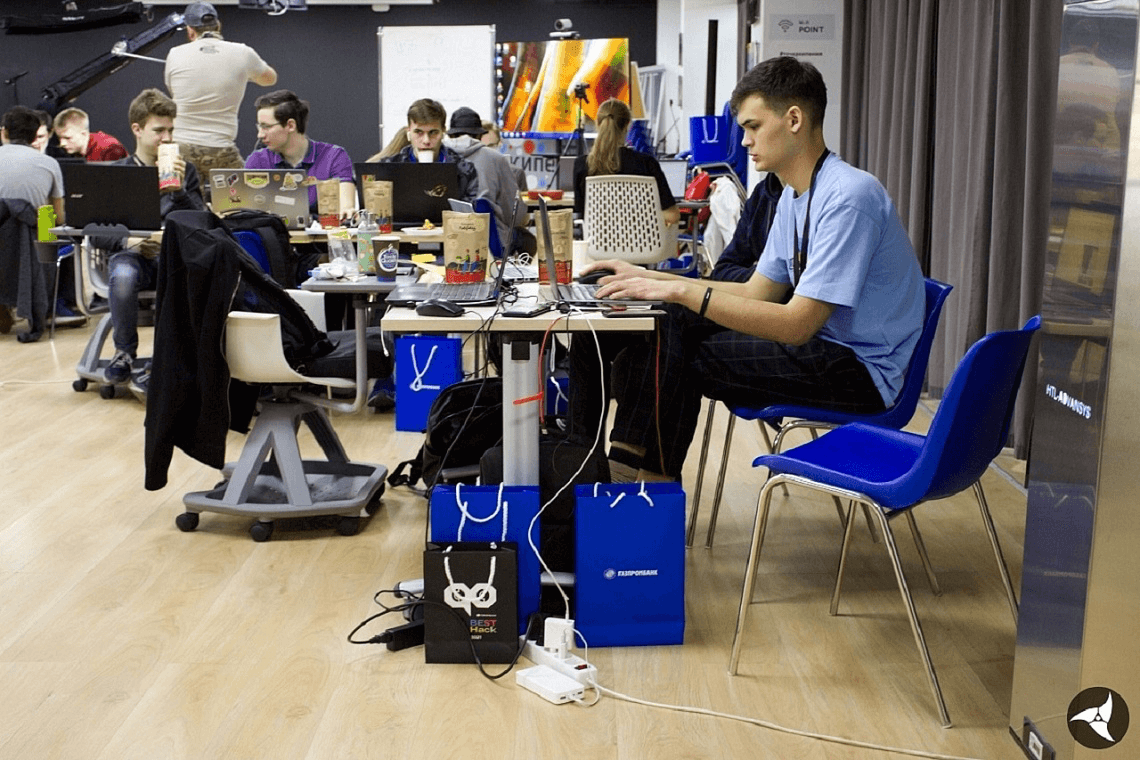 Типичная атмосфера на хакатоне